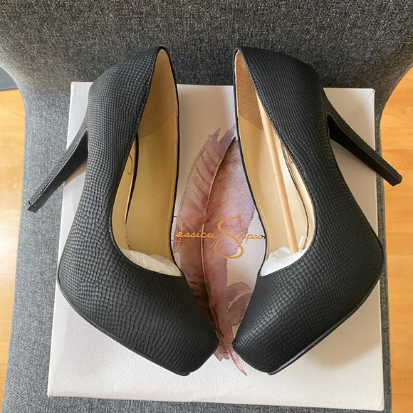 JESSICA SIMPSON Leather Heel Platform Pumps - Picture 6 of 9
